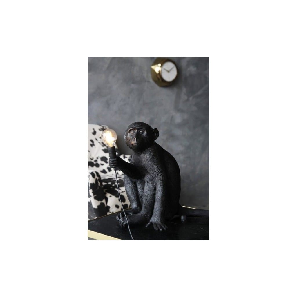 Stolní lampa sedící opičkou